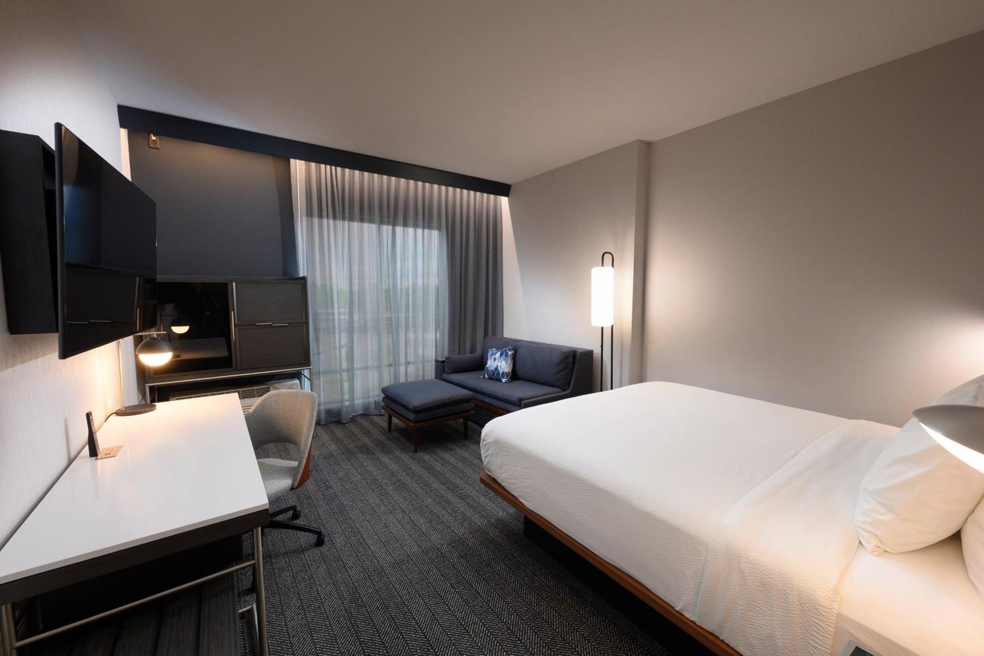 Courtyard By Marriott Charlotte Waverly Ballantyne Exterior photo